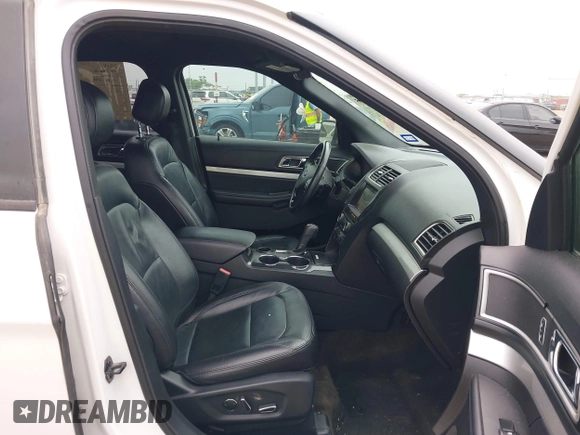 2017 Ford Explorer XLT z VIN 1FM5K7D8XHGC53849, wystawiony jako IAAI lot #42220485 z przebiegiem 135 902 mil mil oraz . Historia ofert i sprzedaży dostępna na DreamBid. Obrazek 5.
