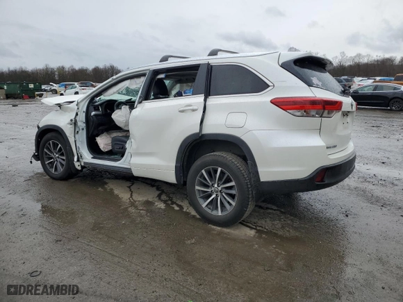 2018 Toyota Highlander SE with VIN 5TDJZRFH3JS523118, listed as a Copart auction lot 52860105 with 0 mi miles and Salvage Title. Bid and sale history available at carsss.com. Image 2.