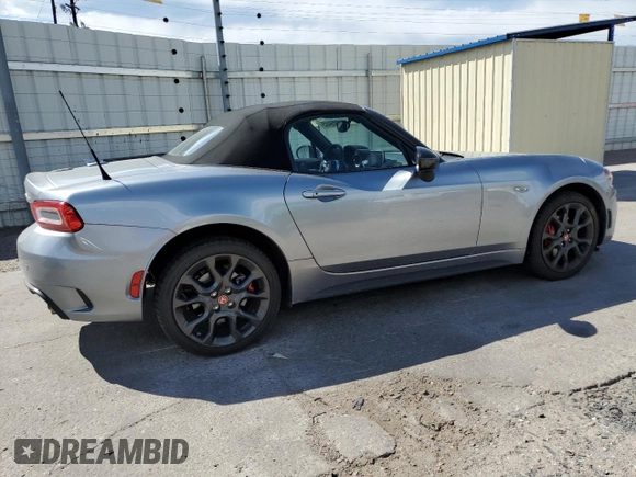 2017 FIAT 124 Spider Lusso z VIN JC1NFAEKXH0114164, wystawiony jako Copart lot #62959405 z przebiegiem 11 879 mil mil oraz Szkoda całkowita • Salvage title. Historia ofert i sprzedaży dostępna na DreamBid. Obrazek 3.
