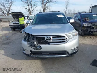 2011 Toyota Highlander with VIN 5TDZK3EH0BS036935, listed as a IAAI auction lot 41527060 with 277,595 mi miles. Bid and sale history available at carsss.com. Image 12.