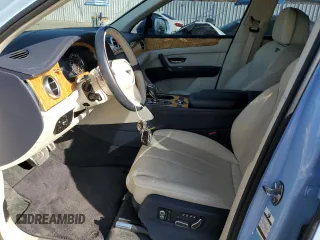 2019 Bentley Bentayga V8 z VIN SJAAM2ZV9KC026988, wystawiony jako Copart lot #73576964 z przebiegiem 31 162 mil mil oraz Szkoda całkowita • Salvage title. Historia ofert i sprzedaży dostępna na DreamBid. Obrazek 7.
