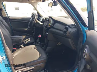 2015 MINI Hardtop 4 Door with VIN WMWXS5C56FT831505, listed as a IAAI auction lot 42155398 with 95,693 mi miles and . Bid and sale history available at DreamBid. Image 5.