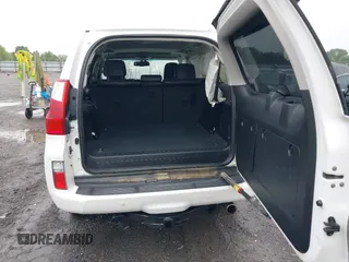 2011 Lexus GX 460 z VIN JTJBM7FX0B5028569, wystawiony jako IAAI lot #42177369 z przebiegiem 223 024 mil mil oraz . Historia ofert i sprzedaży dostępna na DreamBid. Obrazek 17.