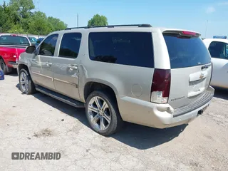 2007 Chevrolet Suburban LS with VIN 1GNFC16087J218794, listed as a IAAI auction lot 42700630 with 262,428 mi miles and . Bid and sale history available at DreamBid. Image 3.