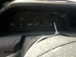 1995 Ford Escort z VIN 1FASP15J1SW344941, wystawiony jako Copart lot #73689754 z przebiegiem Nie podano mil oraz Nie do naprawy. Historia ofert i sprzedaży dostępna na DreamBid. Obrazek 9.