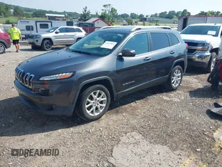 2016 Jeep Cherokee Latitude with VIN 1C4PJLCB1GW113585, listed as a IAAI auction lot 42457964 with 92,736 mi miles and . Bid and sale history available at DreamBid. Image 17.