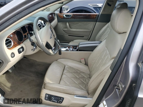 2007 Bentley Flying Spur z VIN SCBBR93W77C040445, wystawiony jako Copart lot #47378215 z przebiegiem 51 843 mil mil oraz Szkoda całkowita • Salvage title. Historia ofert i sprzedaży dostępna na DreamBid. Obrazek 7.