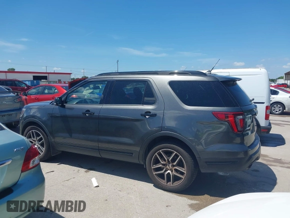 2018 Ford Explorer Sport z VIN 1FM5K8GT6JGB00350, wystawiony jako IAAI lot #42599100 z przebiegiem Nie podano mil oraz . Historia ofert i sprzedaży dostępna na DreamBid. Obrazek 14.