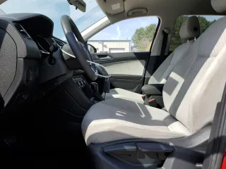 2018 Volkswagen Tiguan S z VIN 3VV0B7AX8JM124256, wystawiony jako Copart lot #53626695 z przebiegiem 82 171 mil mil oraz Szkody całkowita. Historia ofert i sprzedaży dostępna na DreamBid. Obrazek 7.