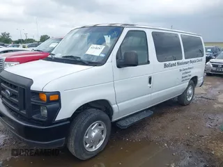 2010 Ford Econoline Passenger XL z VIN 1FMNE1BW5ADA93070, wystawiony jako IAAI lot #42148287 z przebiegiem 117 112 mil mil oraz . Historia ofert i sprzedaży dostępna na DreamBid. Obrazek 2.