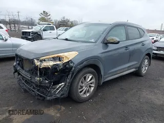 2017 Hyundai Tucson SE z VIN KM8J3CA40HU317405, wystawiony jako IAAI lot #41924104 z przebiegiem 82 199 mil mil oraz . Historia ofert i sprzedaży dostępna na DreamBid. Obrazek 2.