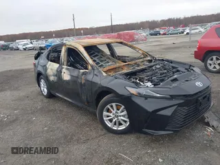 2025 Toyota Camry LE с VIN 4T1DBADK0SU512703, выставлен на аукционе IAAI как лот 40871547 с пробегом 26 миль миль и . История ставок и продаж доступна на DreamBid. Изображение 1.