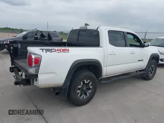 2022 Toyota Tacoma SR z VIN 3TMCZ5AN7NM493268, wystawiony jako IAAI lot #42041593 z przebiegiem 100 589 mil mil oraz . Historia ofert i sprzedaży dostępna na DreamBid. Obrazek 4.
