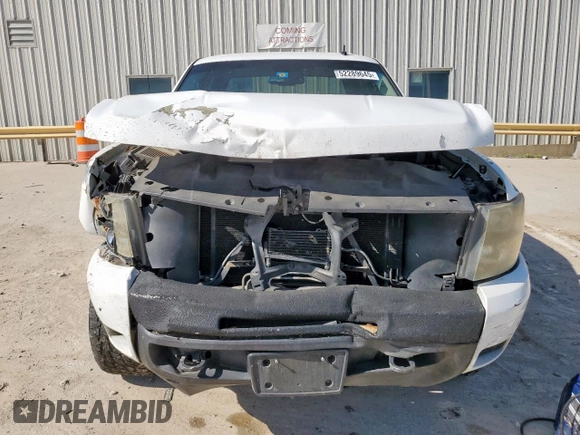 2009 Chevrolet Silverado 1500 LT with VIN 3GCEK23M09G135014, listed as a Copart auction lot 52289645 with 228,093 mi miles and Salvage Title. Bid and sale history available at DreamBid. Image 5.