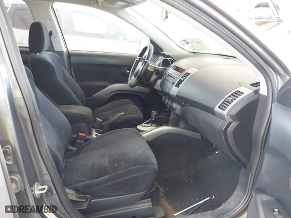 2011 Mitsubishi Outlander ES with VIN JA4AS2AW3BU036686, listed as a IAAI auction lot 41827674 with 141,868 mi miles. Bid and sale history available at carsss.com. Image 5.