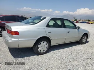 2000 Toyota Camry CE z VIN 4T1BG22K2YU663536, wystawiony jako Copart lot #60101425 z przebiegiem 109 342 mil mil oraz Czysty tytuł • Clean title. Historia ofert i sprzedaży dostępna na DreamBid. Obrazek 3.