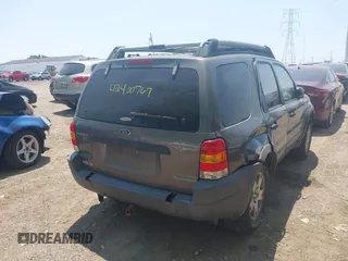 2002 Ford Escape XLT Choice with VIN 1FMYU041X2KB88832, listed as a IAAI auction lot 42400767 with 194,124 mi miles and . Bid and sale history available at DreamBid. Image 4.