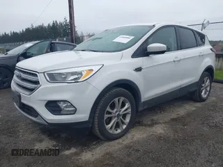 2017 Ford Escape SE z VIN 1FMCU9G95HUA24739, wystawiony jako IAAI lot #41880800 z przebiegiem 164 285 mil mil oraz . Historia ofert i sprzedaży dostępna na DreamBid. Obrazek 17.