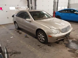 2003 Mercedes-Benz C 240 z VIN WDBRF81J13F426419, wystawiony jako IAAI lot #41522789 z przebiegiem 107 402 mil mil oraz . Historia ofert i sprzedaży dostępna na DreamBid. Obrazek 1.