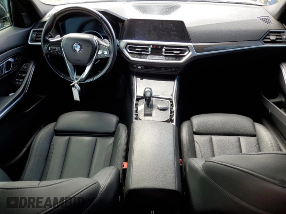 2019 BMW 3 Series 330i z VIN WBA5R1C54KFH09541, wystawiony jako Copart lot #48539175 z przebiegiem 88 941 mil mil oraz Szkody całkowita. Historia ofert i sprzedaży dostępna na DreamBid. Obrazek 8.