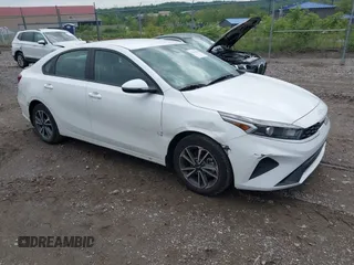 2023 Kia Forte LXS z VIN 3KPF24AD5PE590582, wystawiony jako IAAI lot #42276661 z przebiegiem 29 053 mil mil oraz . Historia ofert i sprzedaży dostępna na DreamBid. Obrazek 1.