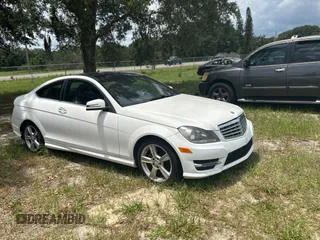 2014 Mercedes-Benz C 250 z VIN WDDGJ4HB1EG286714, wystawiony jako Copart lot #59034755 z przebiegiem 98 092 mil mil oraz Czysty tytuł • Clean title. Historia ofert i sprzedaży dostępna na DreamBid. Obrazek 1.