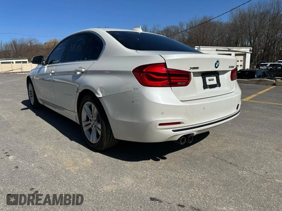 2017 BMW 3 Series 330i xDrive z VIN WBA8D9C39HA004990, wystawiony jako Copart lot #50005535 z przebiegiem 80 598 mil mil oraz Czysty tytuł • Clean title. Historia ofert i sprzedaży dostępna na DreamBid. Obrazek 2.