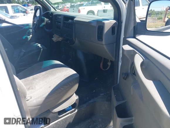 2006 Chevrolet Express Cargo with VIN 1GCFG15X561178118, listed as a IAAI auction lot 42609852 with 300,347 mi miles and . Bid and sale history available at DreamBid. Image 5.