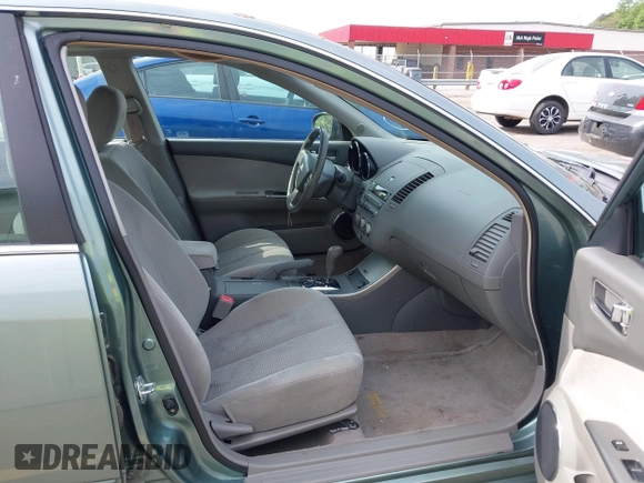 2006 Nissan Altima 2.5 S with VIN 1N4AL11D66C140098, listed as a IAAI auction lot 42099065 with 235,405 mi miles. Bid and sale history available at carsss.com. Image 5.