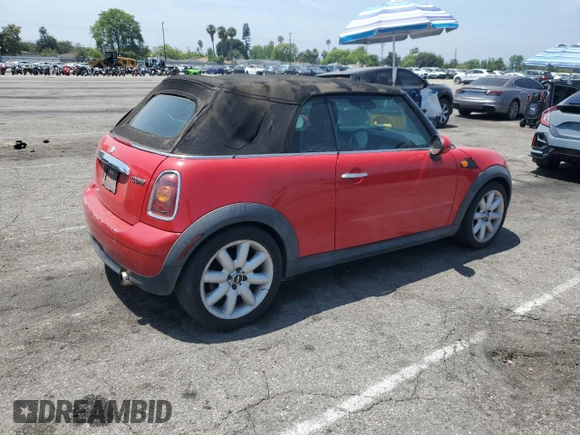 2010 MINI Convertible с VIN WMWMR3C59ATU97966, выставлен на аукционе Copart как лот 59870035 с пробегом 124 132 миль миль и Списание • Salvage title. История ставок и продаж доступна на DreamBid. Изображение 3.