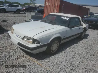 1988 Ford Mustang z VIN 1FABP44E9JF133717, wystawiony jako Copart lot #57481125 z przebiegiem 96 536 mil mil oraz Czysty tytuł • Clean title. Historia ofert i sprzedaży dostępna na DreamBid. Obrazek 1.