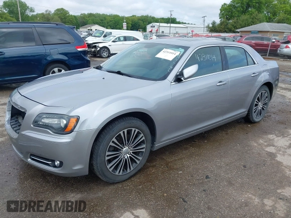 2014 Chrysler 300 S z VIN 2C3CCAGG1EH161994, wystawiony jako IAAI lot #42311014 z przebiegiem 168 002 mil mil oraz . Historia ofert i sprzedaży dostępna na DreamBid. Obrazek 18.
