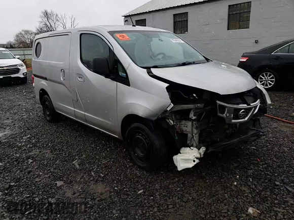 2013 Nissan NV200 SV z VIN 3N6CM0KN2DK691358, wystawiony jako Copart lot #85540004 z przebiegiem Nie podano mil oraz Szkoda całkowita • Salvage title. Historia ofert i sprzedaży dostępna na DreamBid. Obrazek 15.