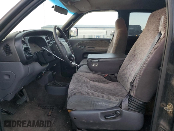 1999 Dodge 1500 z VIN 3B7HF12Y2XG217288, wystawiony jako Copart lot #79251774 z przebiegiem 135 893 mil mil oraz Czysty tytuł • Clean title. Historia ofert i sprzedaży dostępna na DreamBid. Obrazek 7.