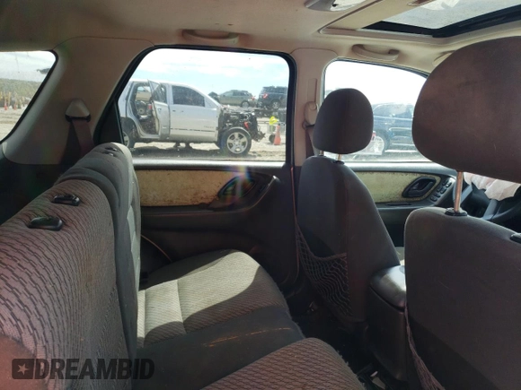 2004 Ford Escape XLT with VIN 1FMYU03184KA61209, listed as a Copart auction lot 70272044 with 120,400 mi miles and Salvage Title. Bid and sale history available at carsss.com. Image 10.