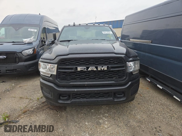 2022 Ram 3500 Tradesman z VIN 3C7WRTCL9NG341605, wystawiony jako Copart lot #64214294 z przebiegiem 84 818 mil mil oraz Nie do naprawy • Non repairable. Historia ofert i sprzedaży dostępna na DreamBid. Obrazek 5.