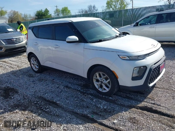 2020 Kia Soul LX with VIN KNDJ23AU7L7021165, listed as a IAAI auction lot 41924587 with 87,513 mi miles. Bid and sale history available at carsss.com. Image 1.
