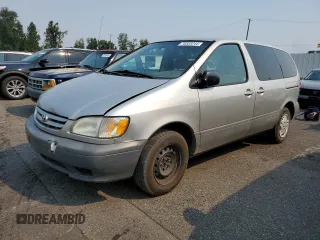 2001 Toyota Sienna CE with VIN 4T3ZF19C11U412899, listed as a Copart auction lot 70303244 with 190,025 mi miles and Salvage Title. Bid and sale history available at carsss.com. Image 1.