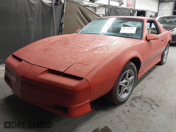 1990 Pontiac Firebird z VIN 1G2FS23T9LL219603, wystawiony jako IAAI lot #41774239 z przebiegiem 135 648 mil mil oraz . Historia ofert i sprzedaży dostępna na DreamBid. Obrazek 2.