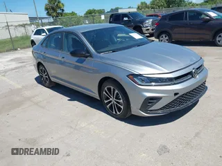 2025 Volkswagen Jetta Sport z VIN 3VWBX7BU1SM042655, wystawiony jako IAAI lot #42505316 z przebiegiem 3 948 mil mil oraz . Historia ofert i sprzedaży dostępna na DreamBid. Obrazek 1.