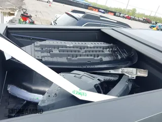 2024 Tesla Cybertruck Cyberbeast z VIN 7G2CEHEE3RA041930, wystawiony jako IAAI lot #42155289 z przebiegiem 4 082 mil mil oraz . Historia ofert i sprzedaży dostępna na DreamBid. Obrazek 12.