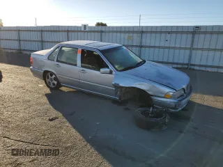 1998 Volvo S70 T5 z VIN YV1LS5371W1483508, wystawiony jako Copart lot #77251324 z przebiegiem 89 298 mil mil oraz Szkody całkowita. Historia ofert i sprzedaży dostępna na DreamBid. Obrazek 4.