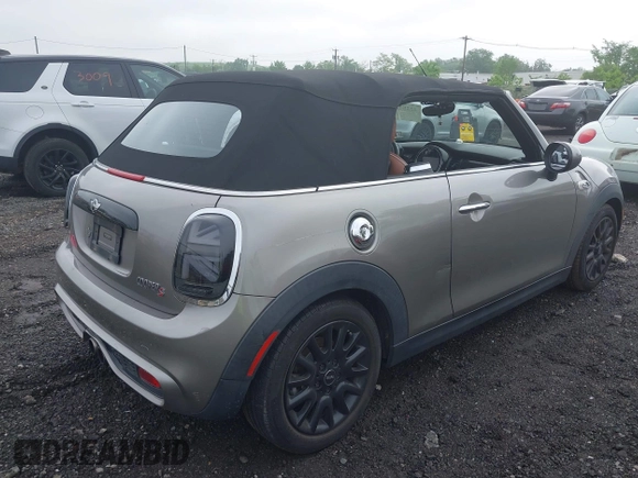 2016 MINI Convertible S z VIN WMWWG9C53G3A91095, wystawiony jako IAAI lot #42283353 z przebiegiem Nie podano mil oraz . Historia ofert i sprzedaży dostępna na DreamBid. Obrazek 4.