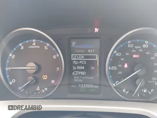 2018 Toyota RAV4 XLE z VIN JTMWFREV4JJ168138, wystawiony jako IAAI lot #41845337 z przebiegiem 122 509 mil mil oraz . Historia ofert i sprzedaży dostępna na DreamBid. Obrazek 7.