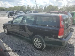 2002 Volvo V70 with VIN YV1SW61R621196346, listed as a Copart auction lot 70425794 with 0 mi miles and Salvage Title. Bid and sale history available at carsss.com. Image 2.
