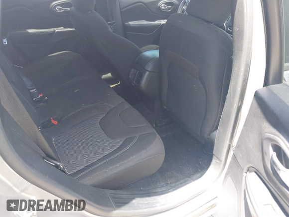2020 Jeep Cherokee Latitude z VIN 1C4PJLCB6LD582449, wystawiony jako IAAI lot #42149389 z przebiegiem 121 499 mil mil oraz . Historia ofert i sprzedaży dostępna na DreamBid. Obrazek 8.