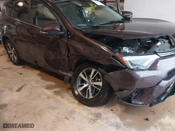 2018 Toyota RAV4 XLE with VIN 2T3WFREV4JW506543, listed as a IAAI auction lot 41720747 with 43,277 mi miles. Bid and sale history available at carsss.com. Image 6.