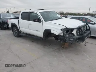 2017 Toyota Tacoma SR5 z VIN 5TFCZ5AN3HX109338, wystawiony jako IAAI lot #41336668 z przebiegiem 95 748 mil mil oraz . Historia ofert i sprzedaży dostępna na DreamBid. Obrazek 1.
