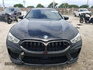 2021 BMW M8 z VIN WBSGV0C08MCF20118, wystawiony jako Copart lot #54980043 z przebiegiem 28 254 mil mil oraz . Historia ofert i sprzedaży dostępna na DreamBid. Obrazek 5.