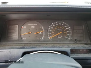 1991 Toyota Camry z VIN 4T1SV24E5MU355011, wystawiony jako Copart lot #51021185 z przebiegiem 135 881 mil mil oraz Czysty tytuł • Clean title. Historia ofert i sprzedaży dostępna na DreamBid. Obrazek 9.